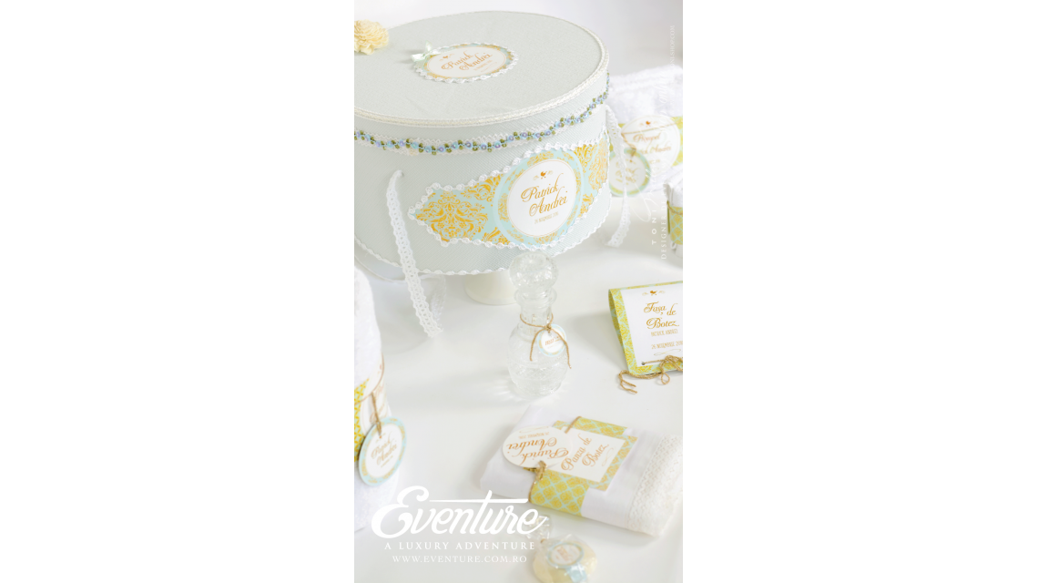 Trusou de botez cu broderie personalizata pentru baieti, Gold & Mint 1